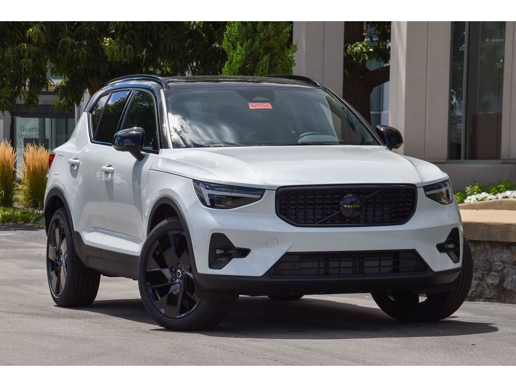 2026 VOLVO XC40