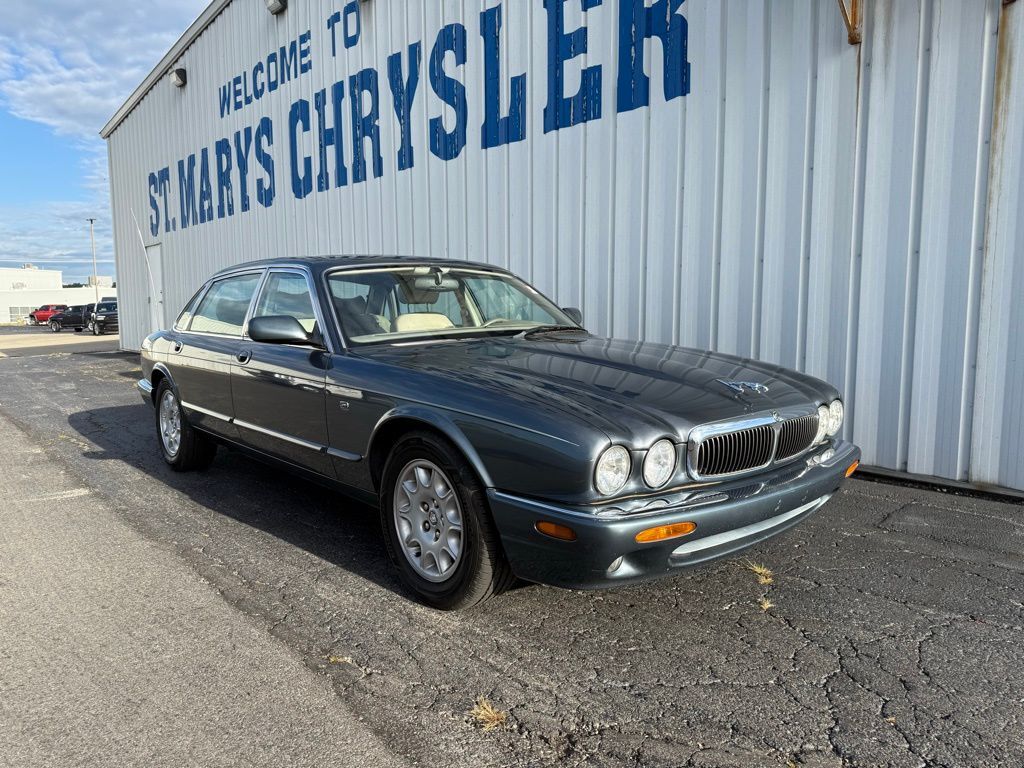 Jaguar XJ8