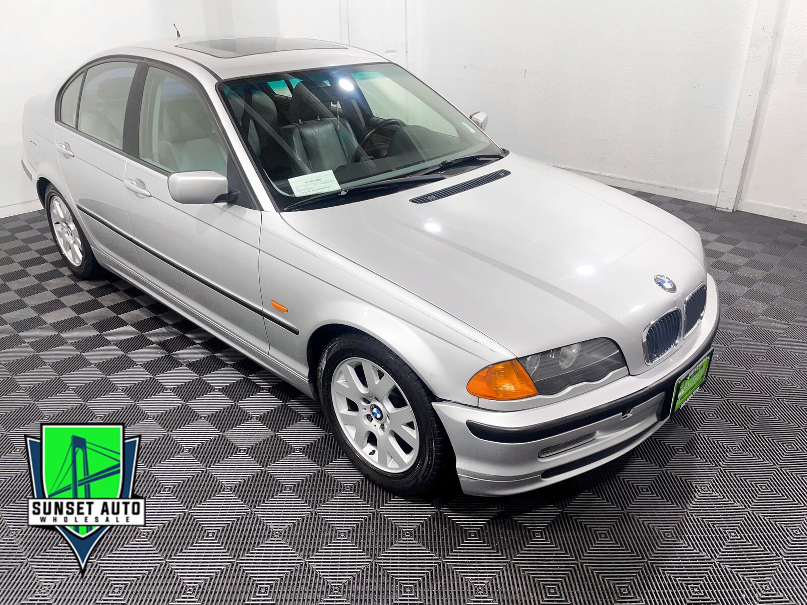 BMW 323i