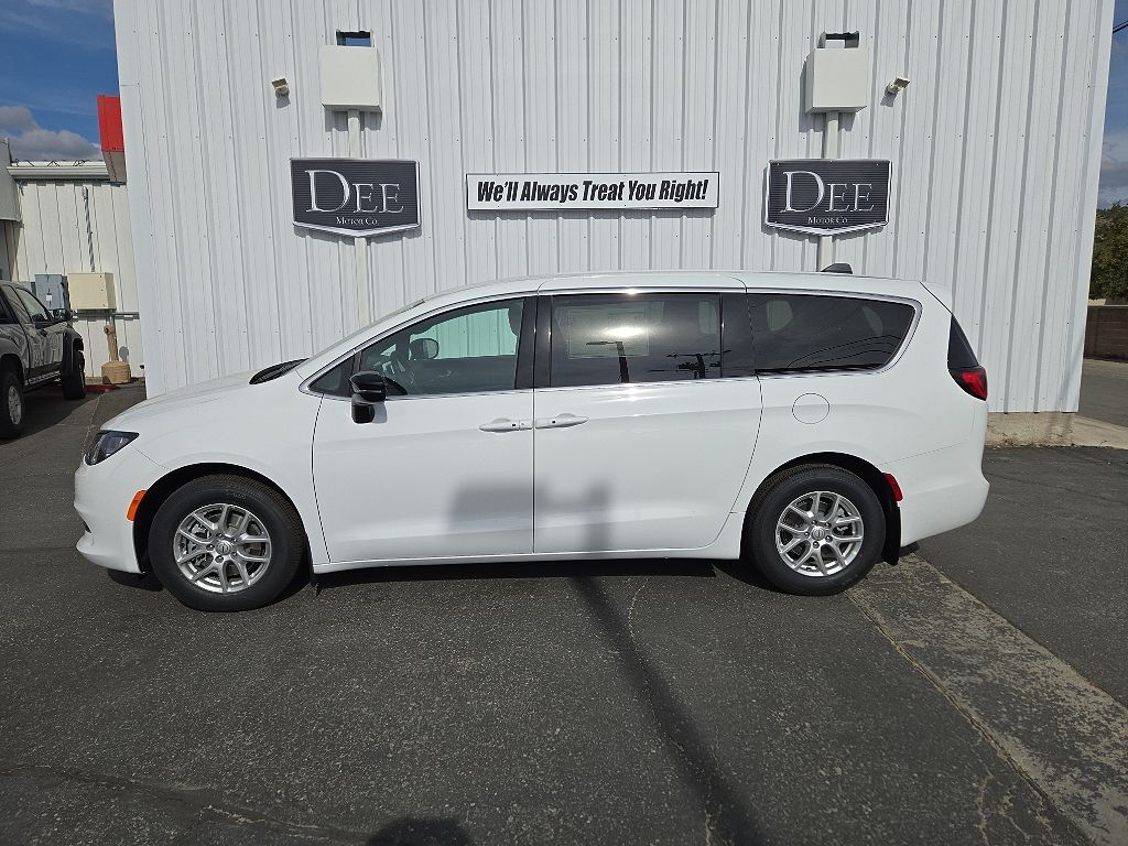 2025 CHRYSLER Voyager
