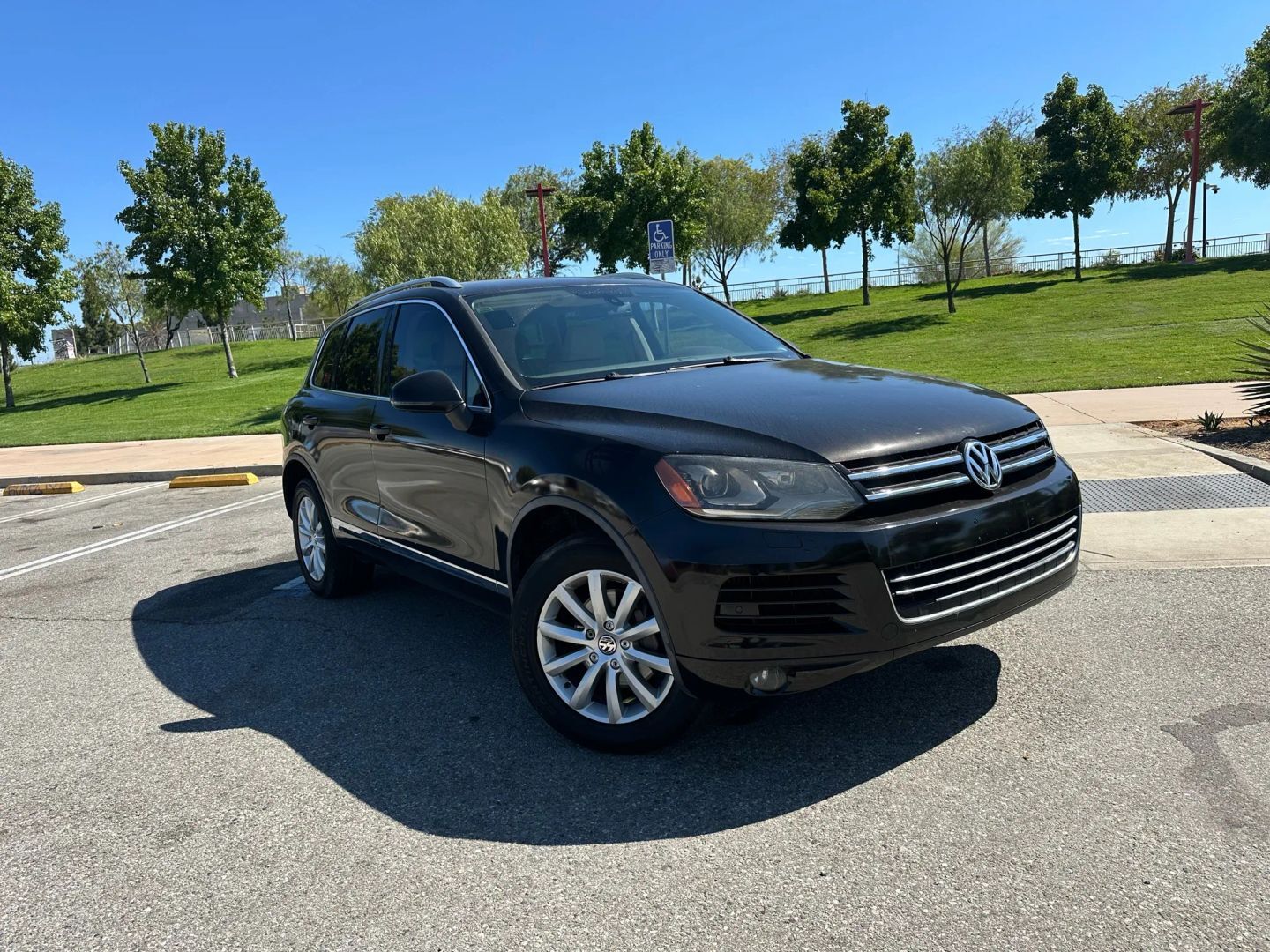 2012 VOLKSWAGEN Touareg
