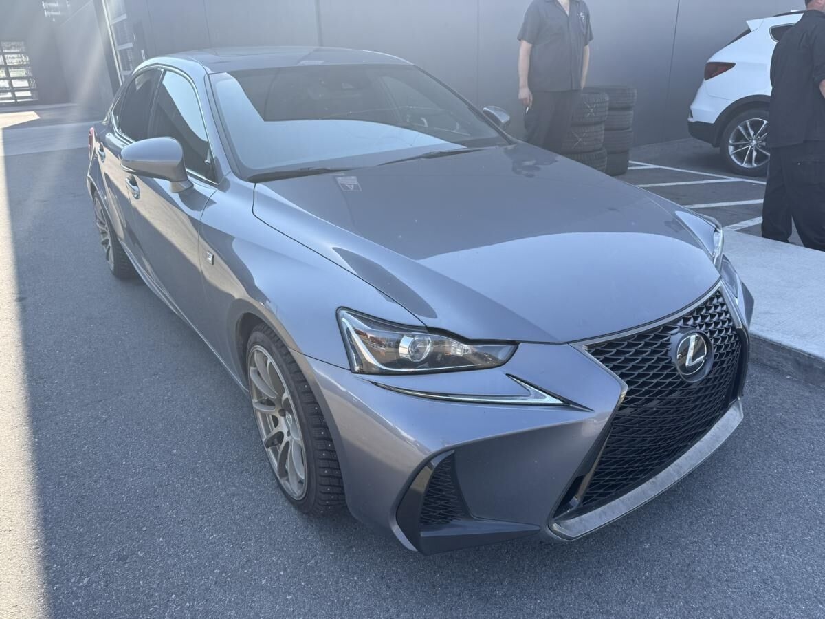 Lexus IS
