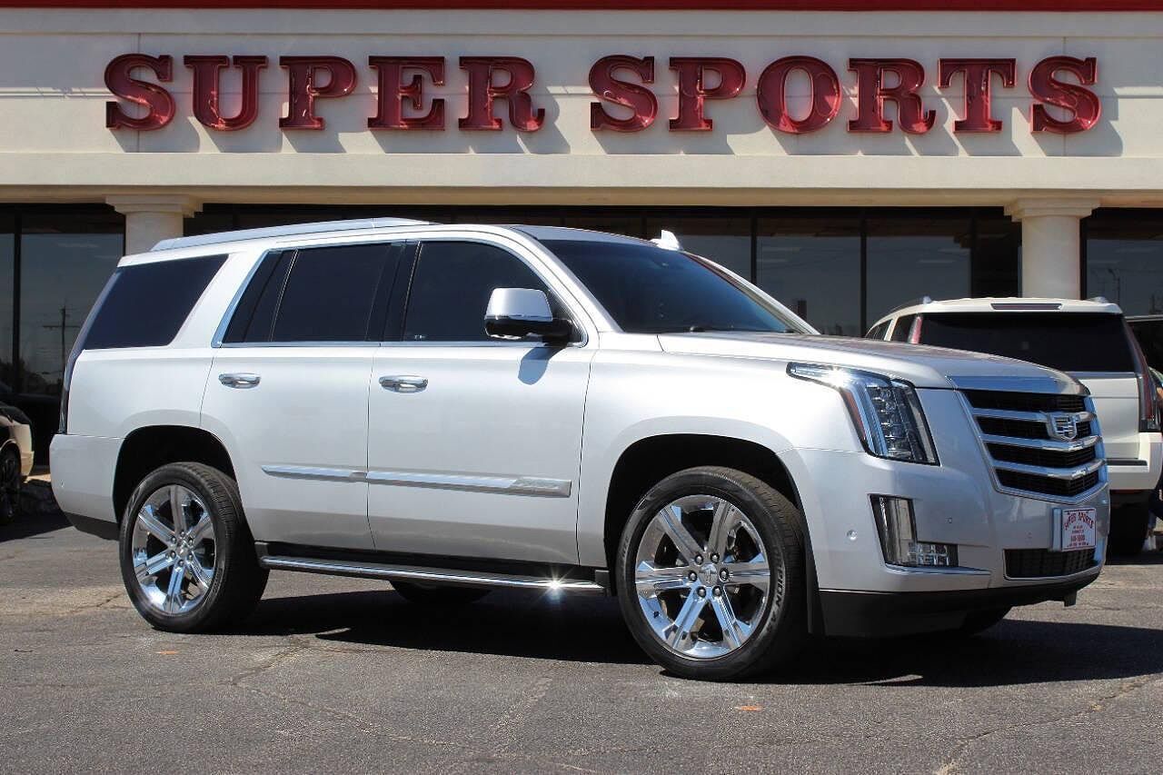2017 CADILLAC Escalade