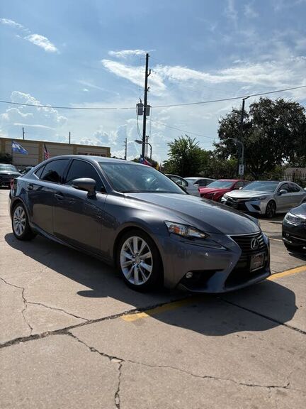 Lexus IS
