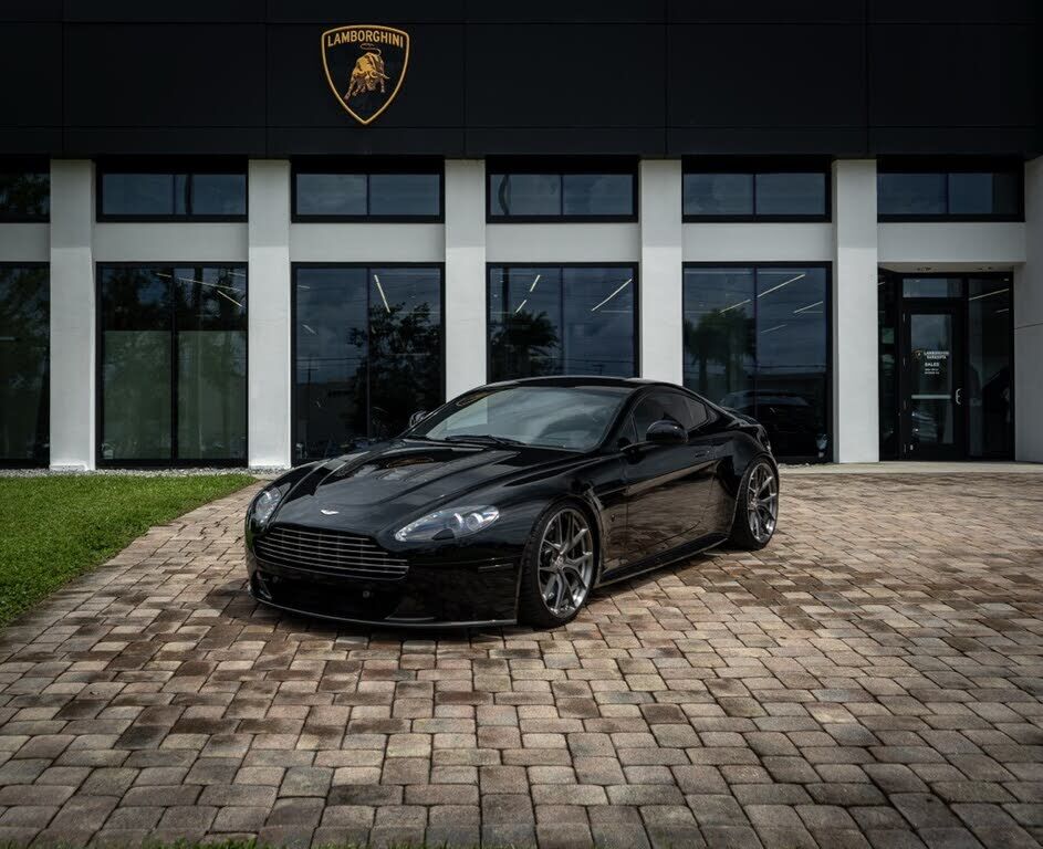 Aston Martin V12 Vantage
