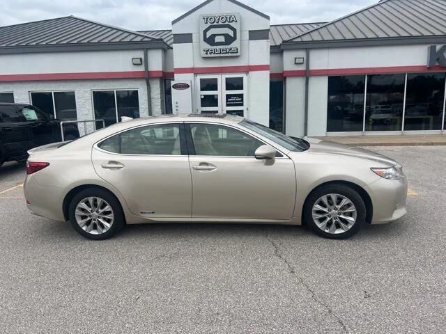Lexus ES