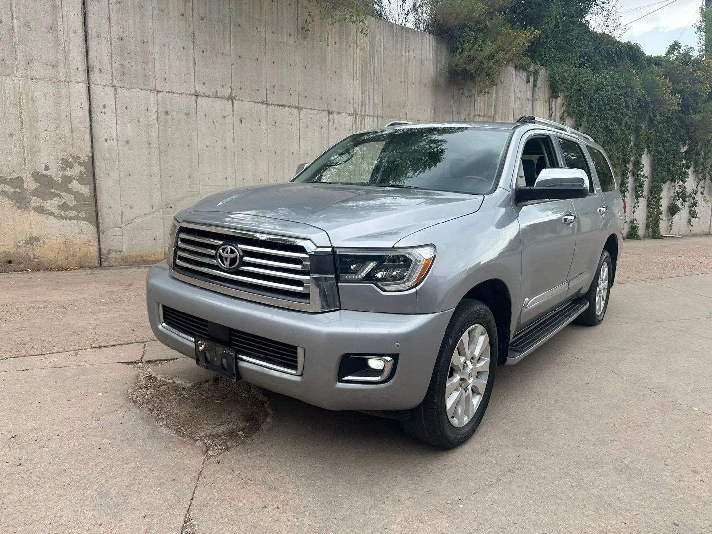 2018 TOYOTA Sequoia