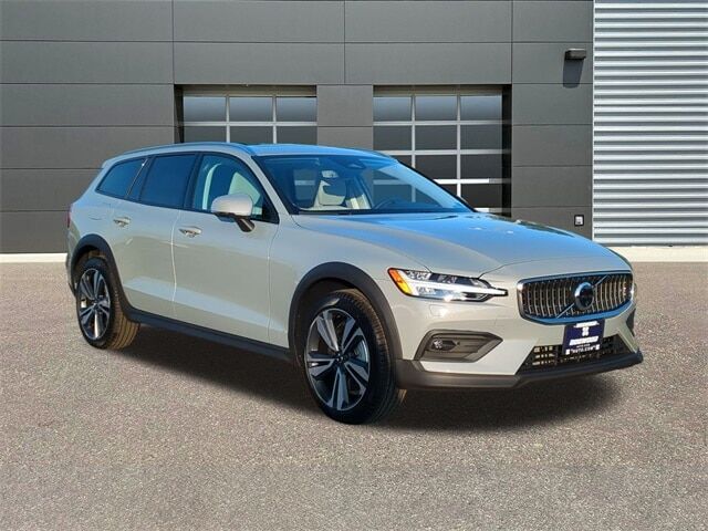 2026 VOLVO V60CC