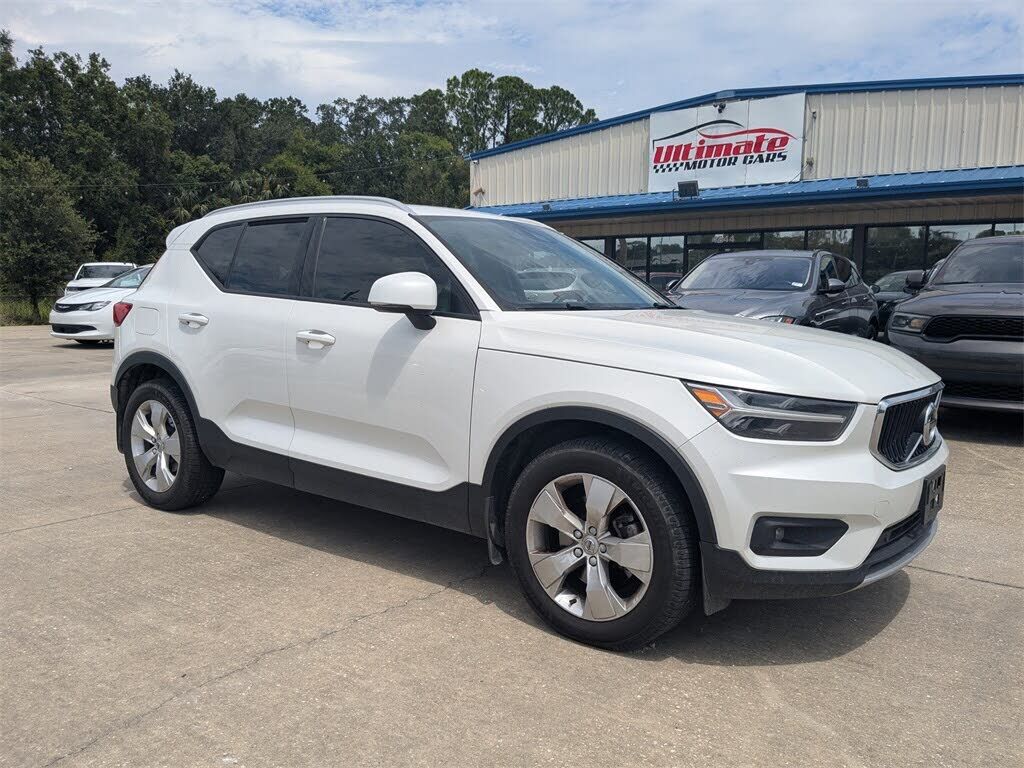 2021 VOLVO XC40