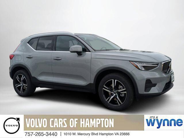 2025 VOLVO XC40