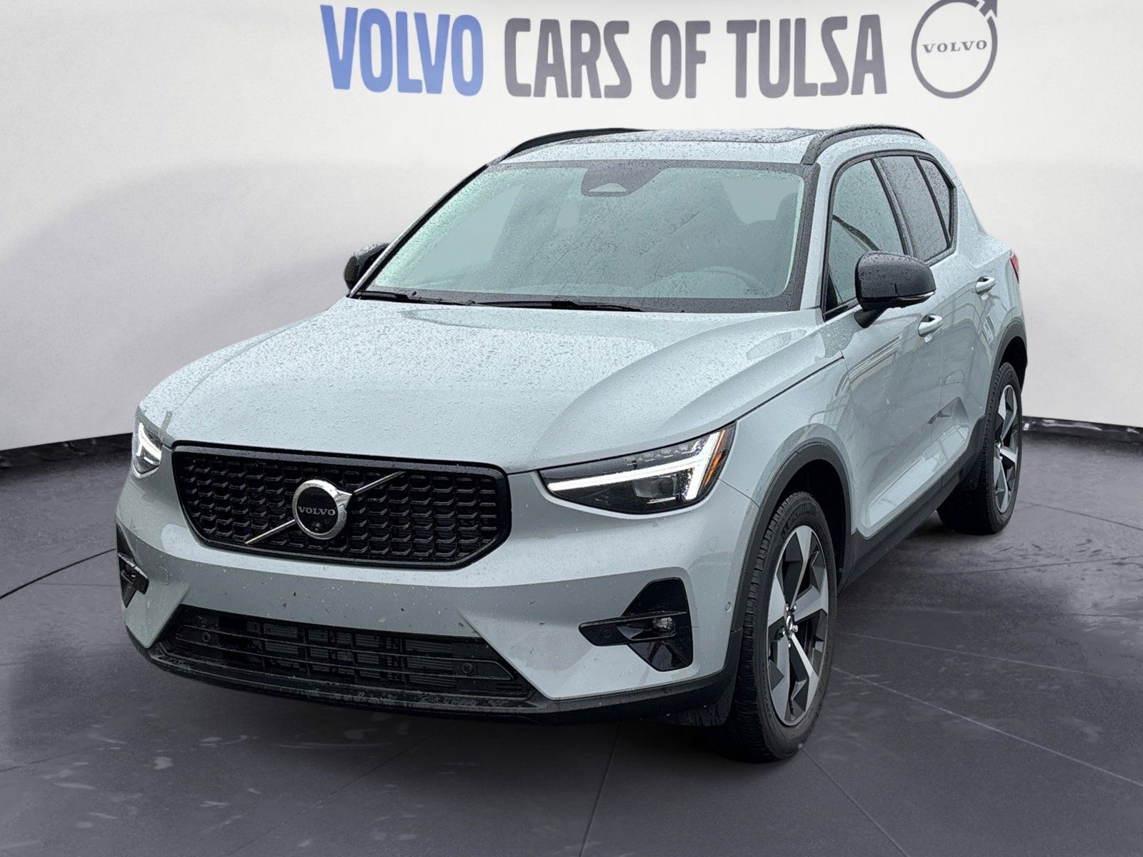 2026 VOLVO XC40