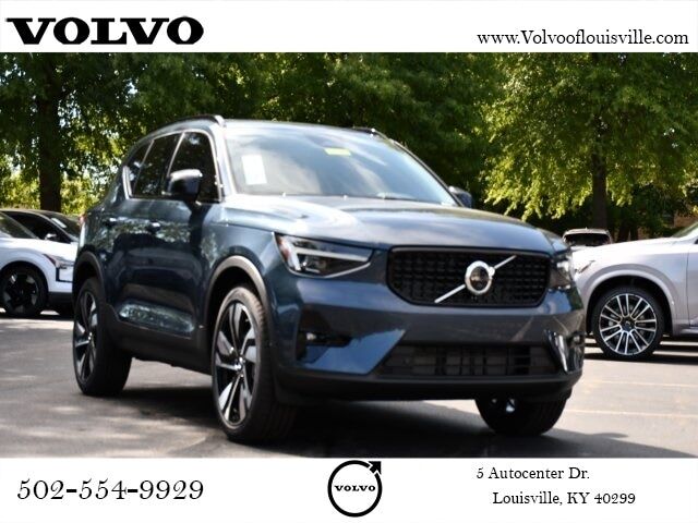 2026 VOLVO XC40