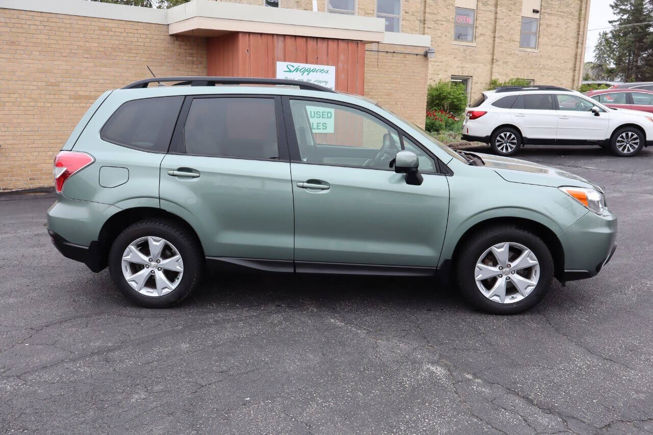 2015 SUBARU Forester