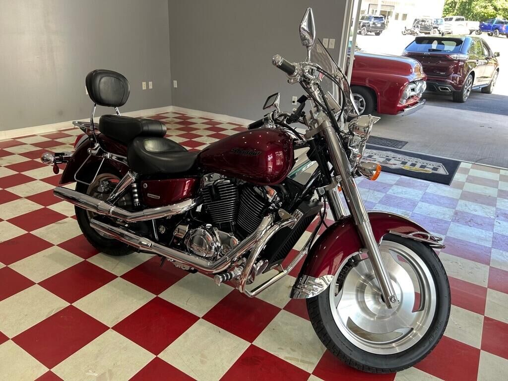 Honda VT1100C2 (SHADOW SABRE)