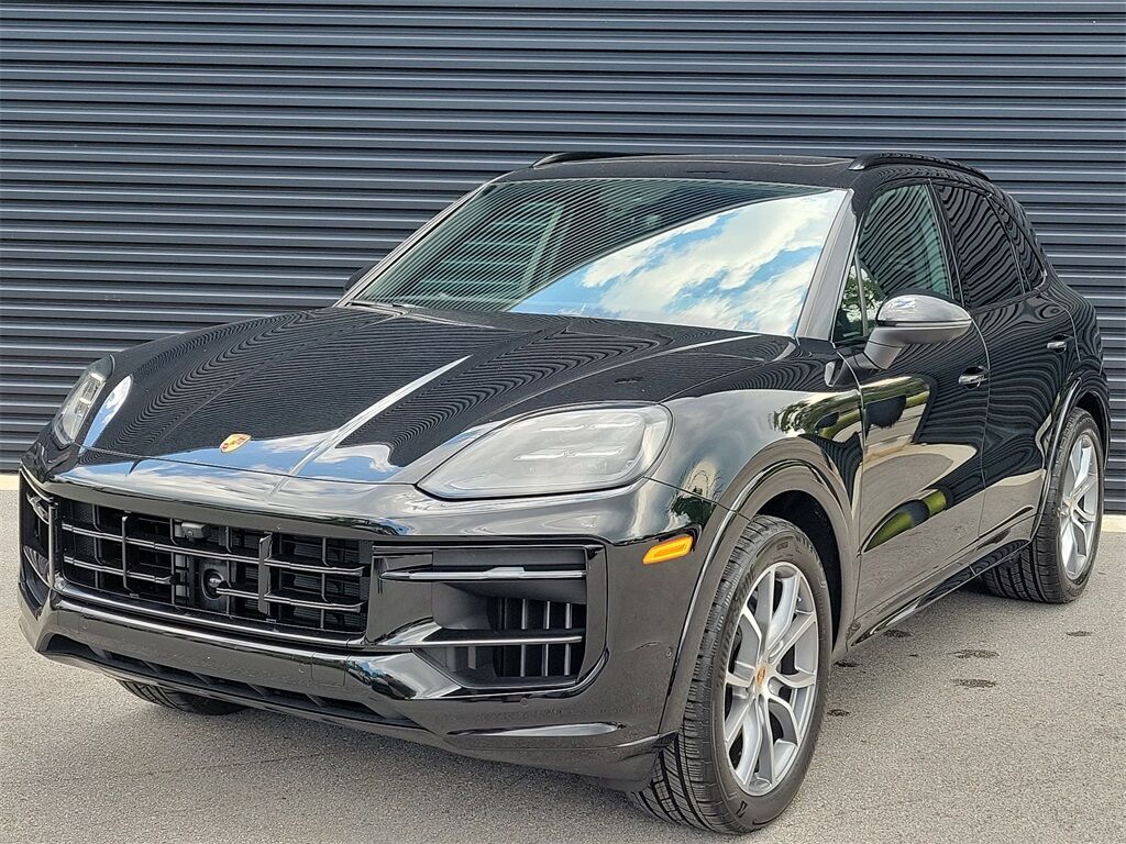 2025 PORSCHE Cayenne