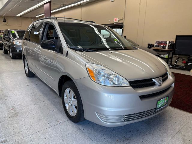 2004 TOYOTA Sienna