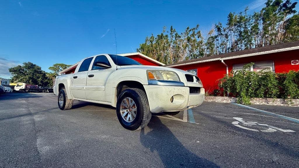 Mitsubishi Raider