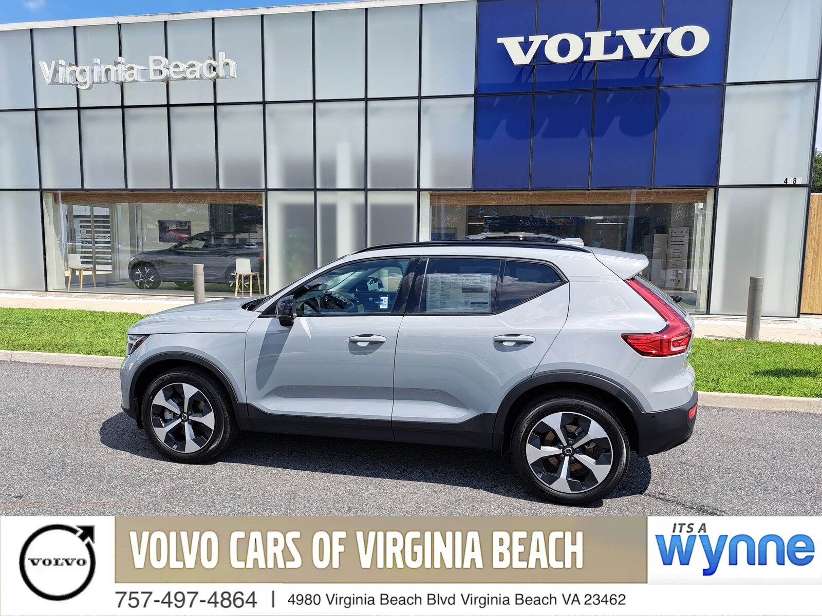 2026 VOLVO XC40