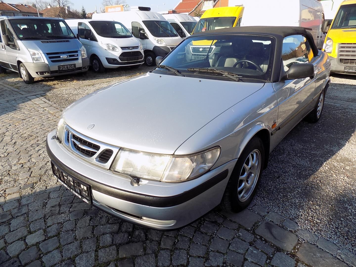 Saab 900