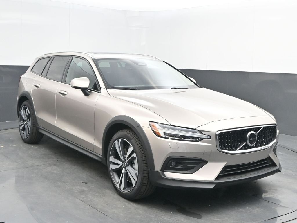 2026 VOLVO V60CC