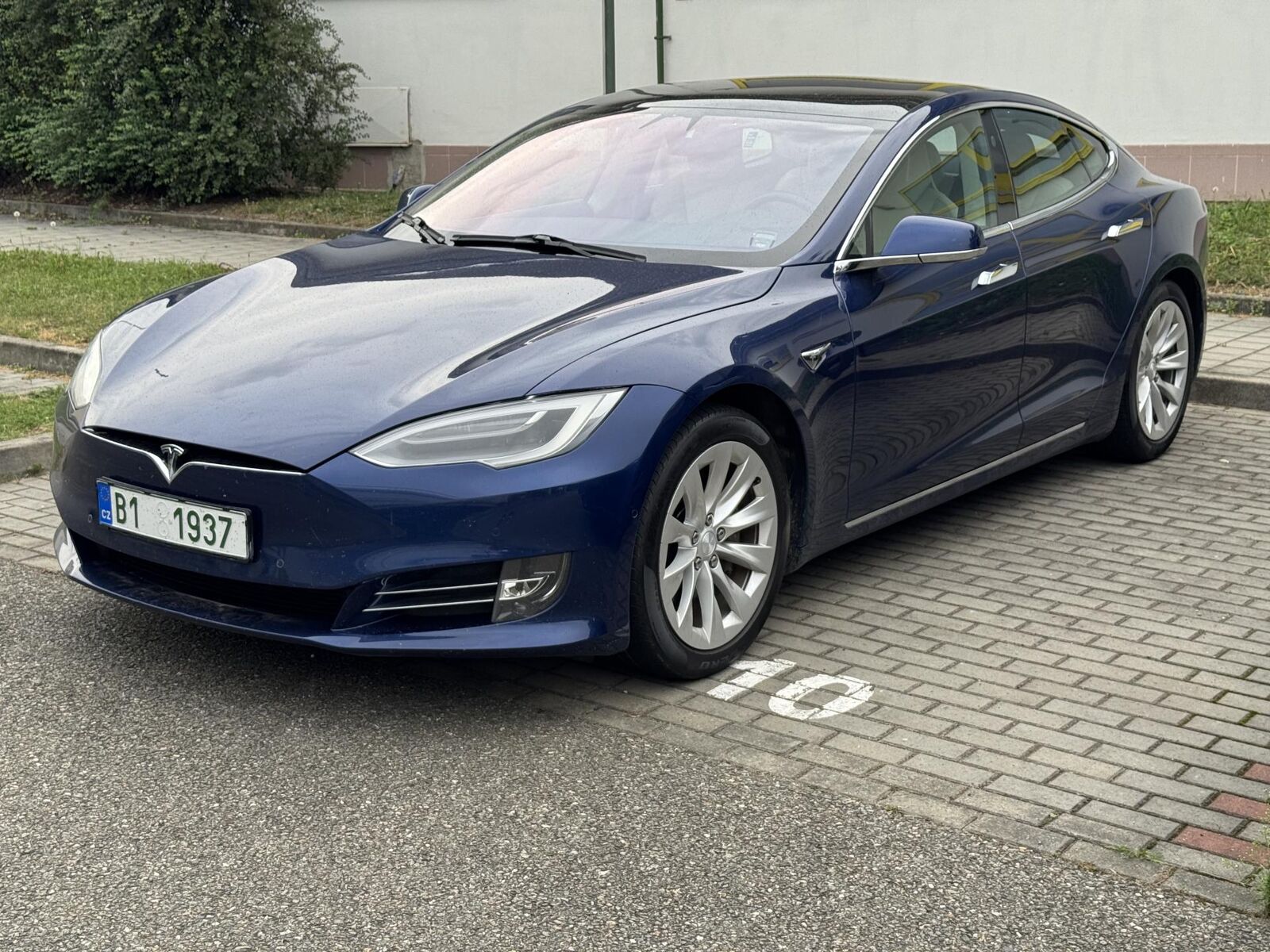 2019 TESLA Model S