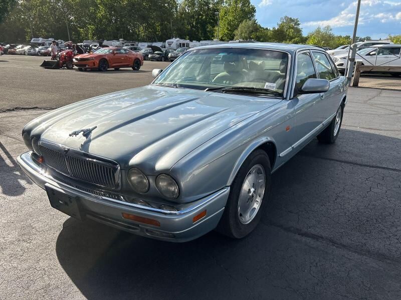Jaguar XJ6