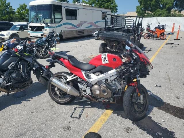 Honda VFR800F (INTERCEPTOR)