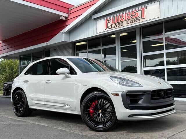 2025 PORSCHE Macan