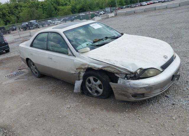Lexus ES