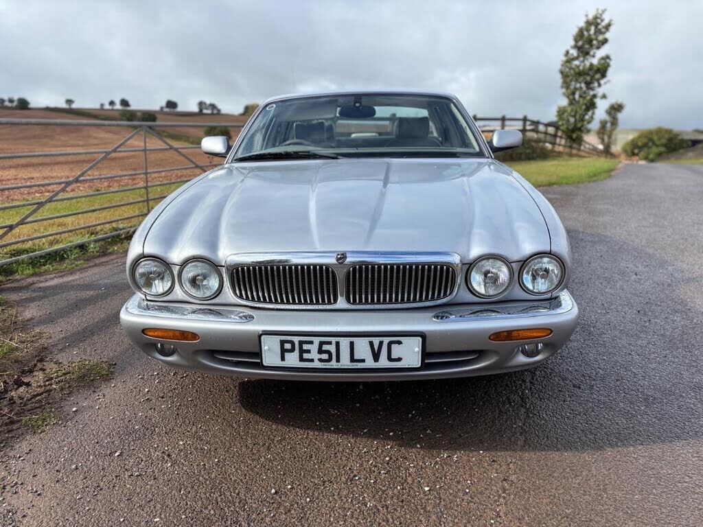 Jaguar XJ8