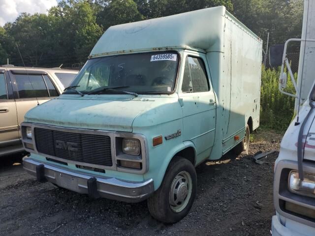 GMC Cutaway Van