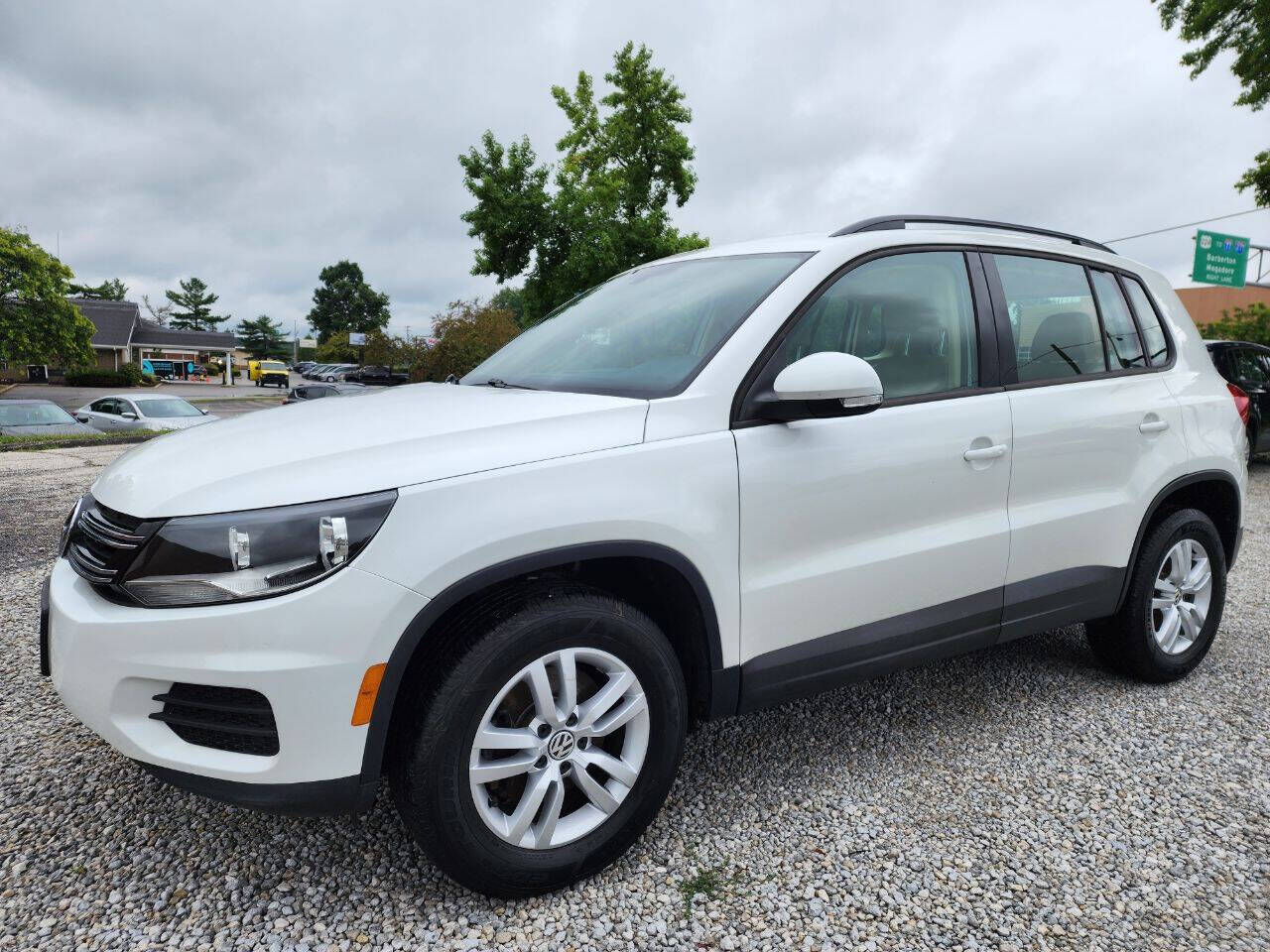 2017 VOLKSWAGEN Tiguan