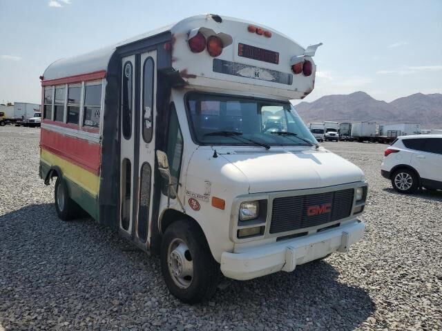 GMC Cutaway Van