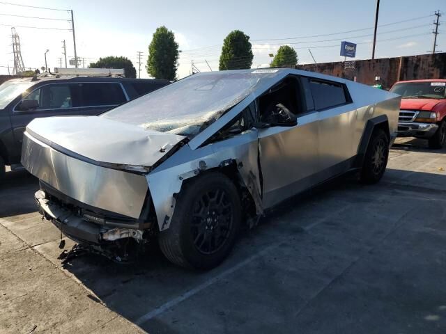 2025 TESLA Cybertruck