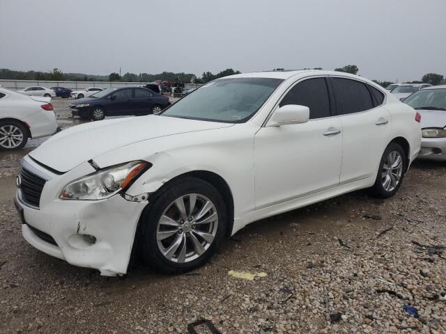 Infiniti M56