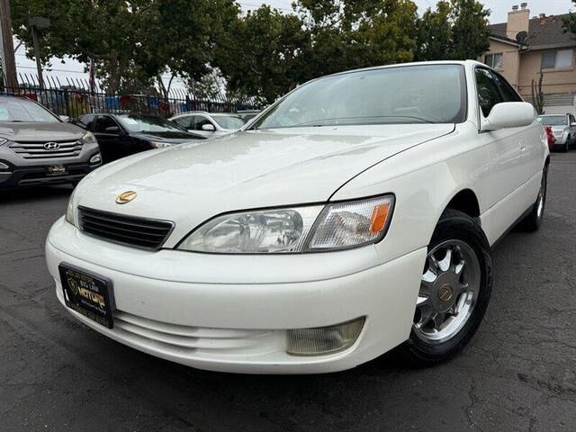 Lexus ES