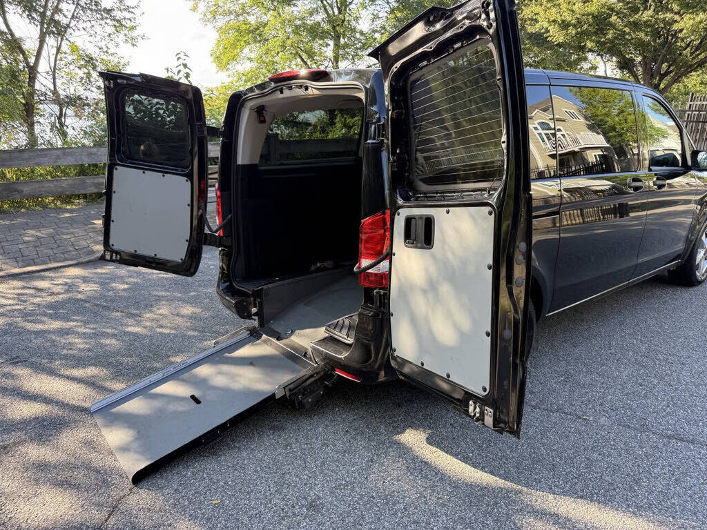 2018 Mercedes-Benz METRIS