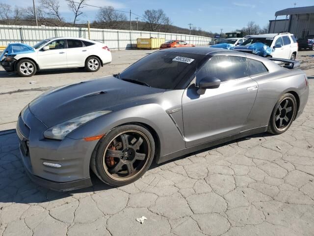 Nissan GT-R