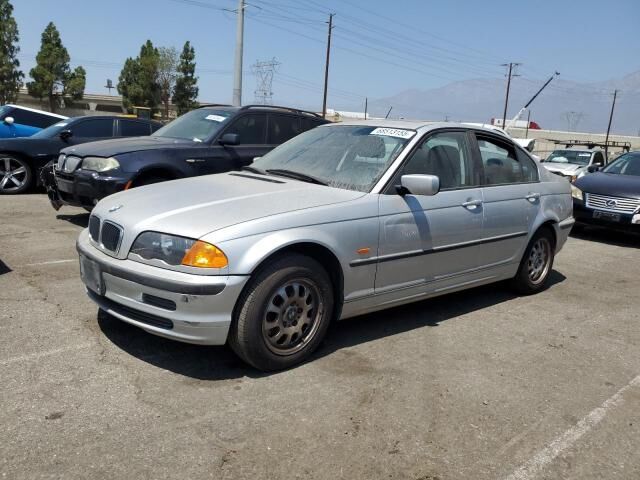 BMW 323i
