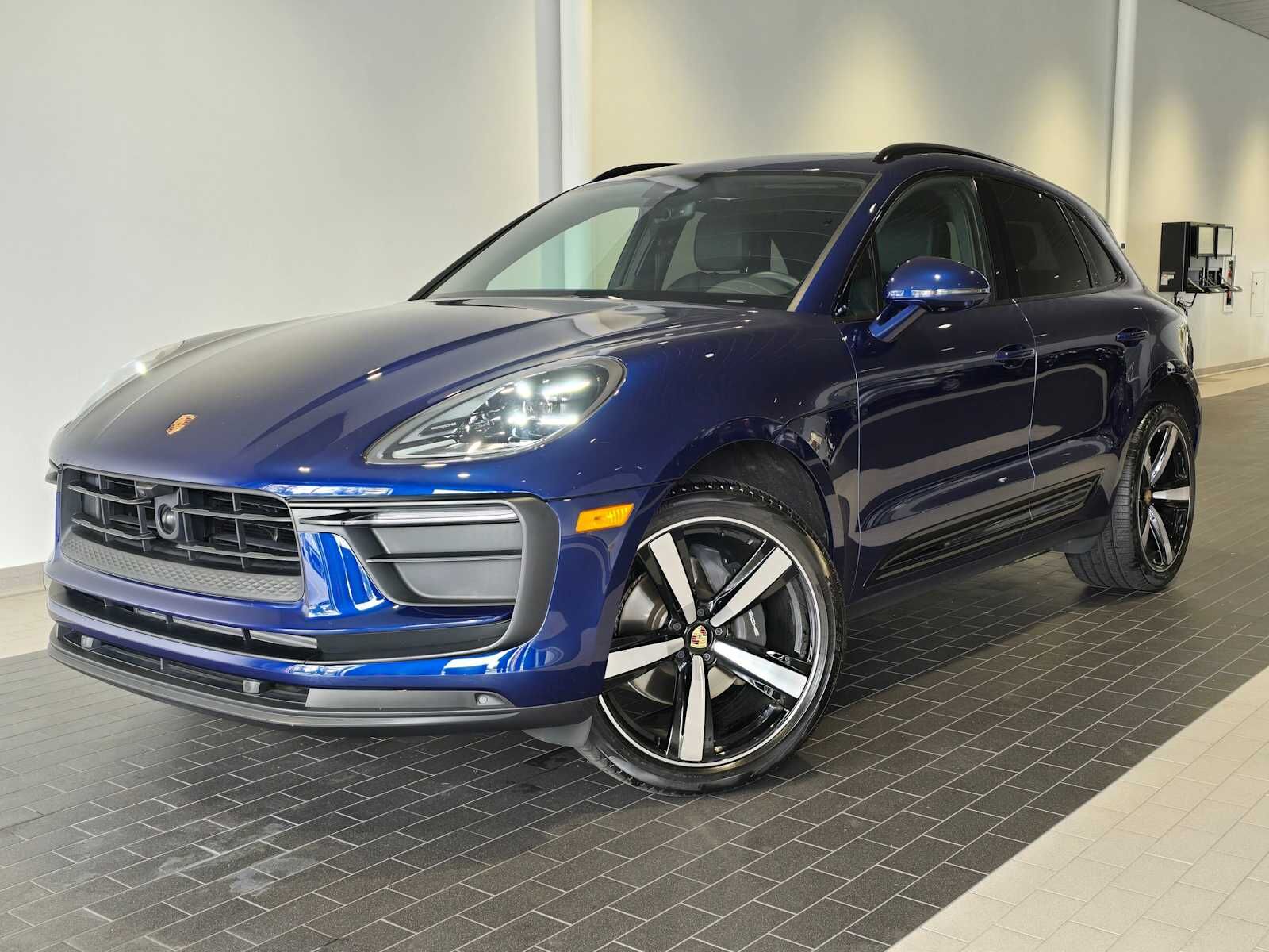 2024 PORSCHE Macan