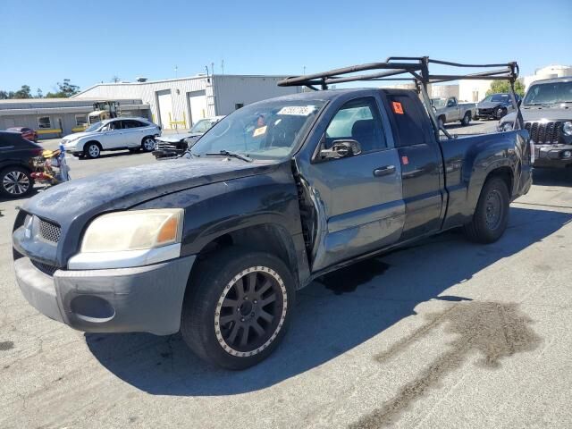 Mitsubishi Raider
