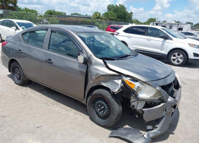 Nissan Versa