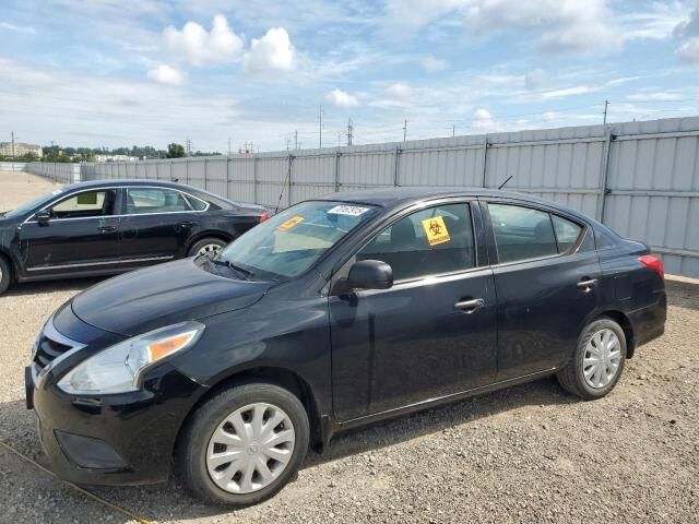Nissan Versa