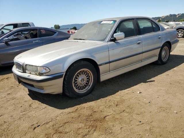 BMW 740i
