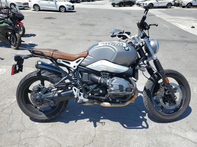 BMW R nineT