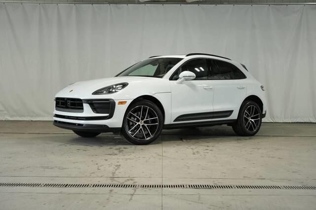 2025 PORSCHE Macan