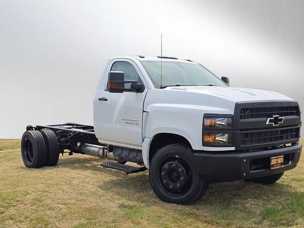 2024 GMC Silverado Medium Duty