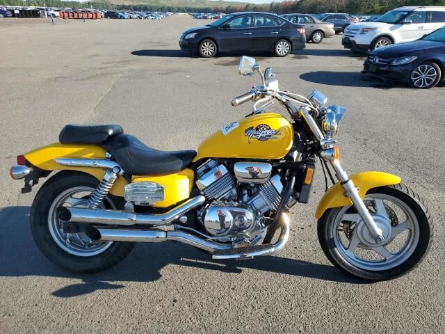 Honda VF750C (MAGNA)