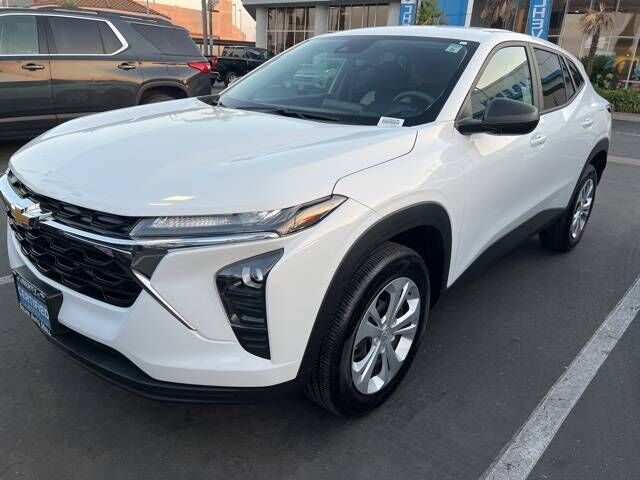 2025 CHEVROLET Trax