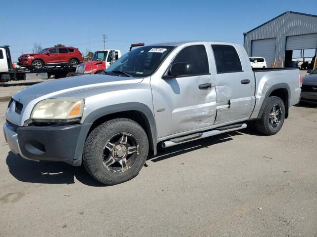 Mitsubishi Raider